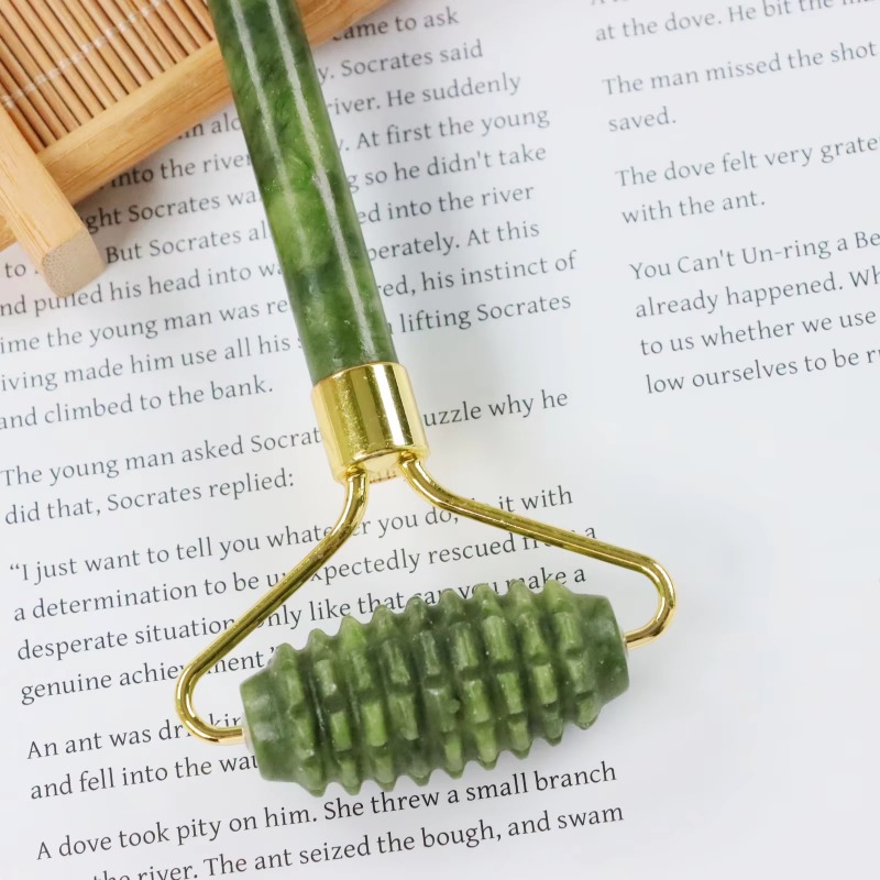 Jade Spike Roller & Gua Sha Se - Jade Roller Gua Sha recension och pris